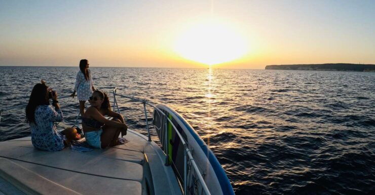 3-Hour Boat Trip at Sunset With Dolphin Sighting - Experience Highlights
