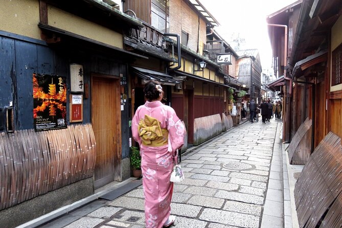 3 Hour Night Walking Tour Throughout Gion in a Small Group - Tour Highlights