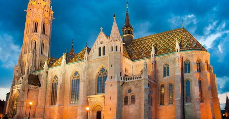3-Hour Orientation Walking Tour of Buda and Pest - Language Options and Group Size