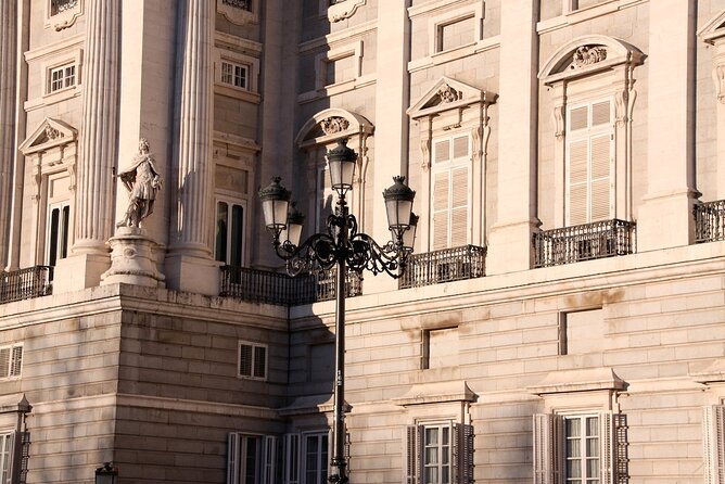 3-Hour Panoramic Tour of Madrid in Mercedes Viano With Guide - The Sum Up