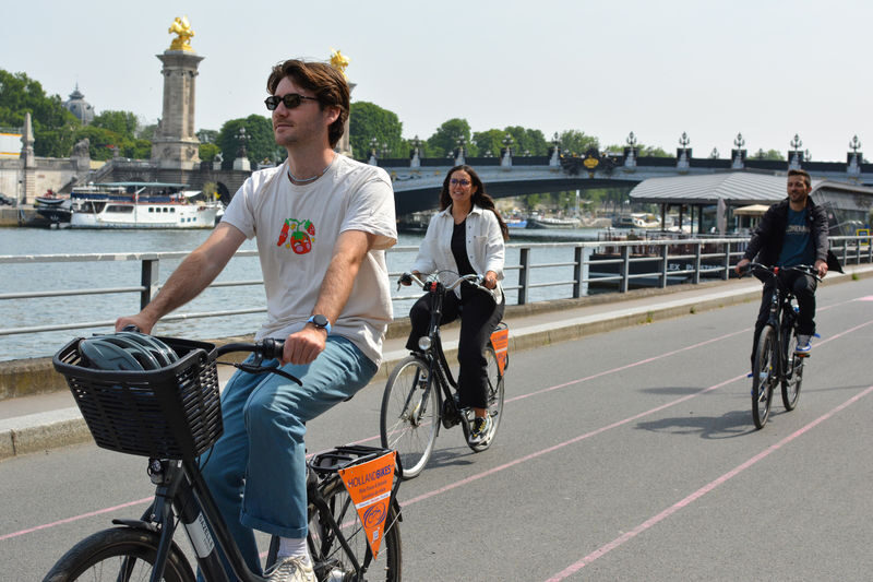 3-Hour Paris City Highlights Bike Tour - Guides are the tour’s strongest asset