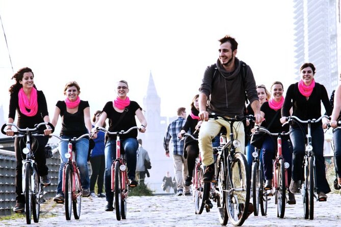 3-Hour Private Berlin Bike Tour: Vibes of Berlin - Bike and Helmet Fitting