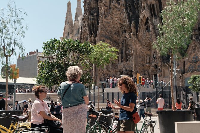3-Hour Private Gaudi Bike Tour - Helmet Information