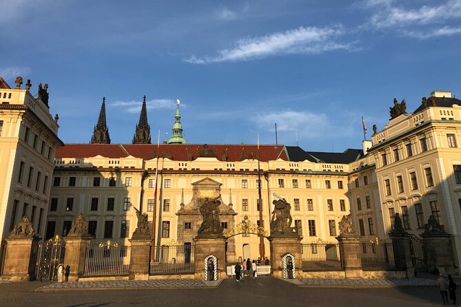 3 Hour Private InstaTour in Prague - Meeting Details