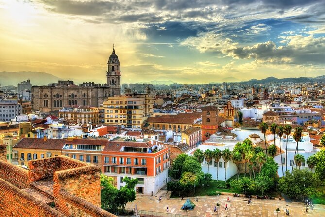 3 Hour Private Walking Tour With a Local Guide in Malaga - Highlights of the Private Walking Tour