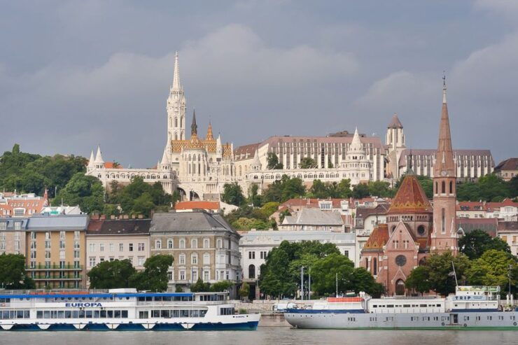 3-Hour Walking Tour of Budapest in Italian - Tour Details