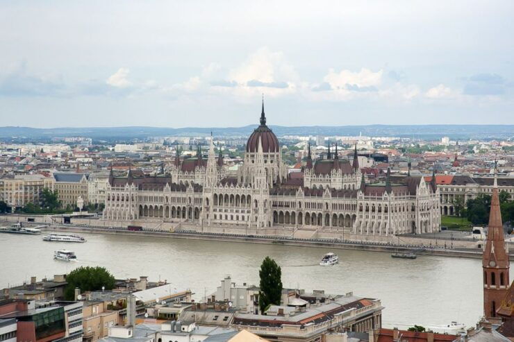 3-Hour Walking Tour of Budapest in Italian - Experience Highlights