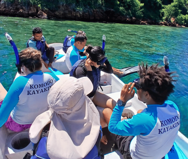 3 Hours Guided Clear Kayak Around Labuan Bajo - Itinerary Details