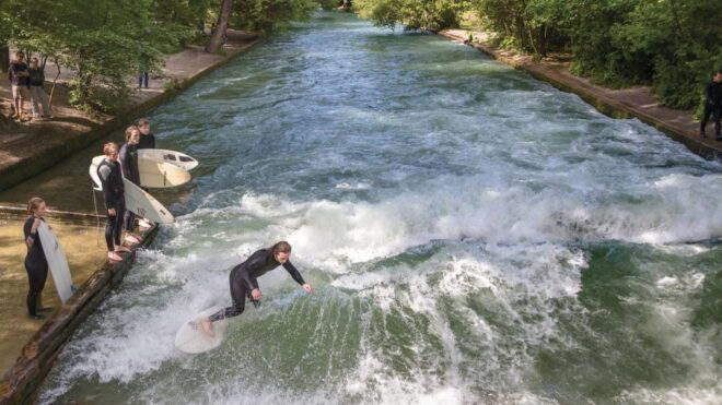 3 Hours Surfing Eisbachwelle, München (Surfing Germany) - All-Inclusive Amenities for a 3-Hour Surfing Adventure