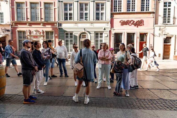 3 Hours Walking Guiding Tour in Old and Main Town of Gdansk - Itinerary and Key Locations
