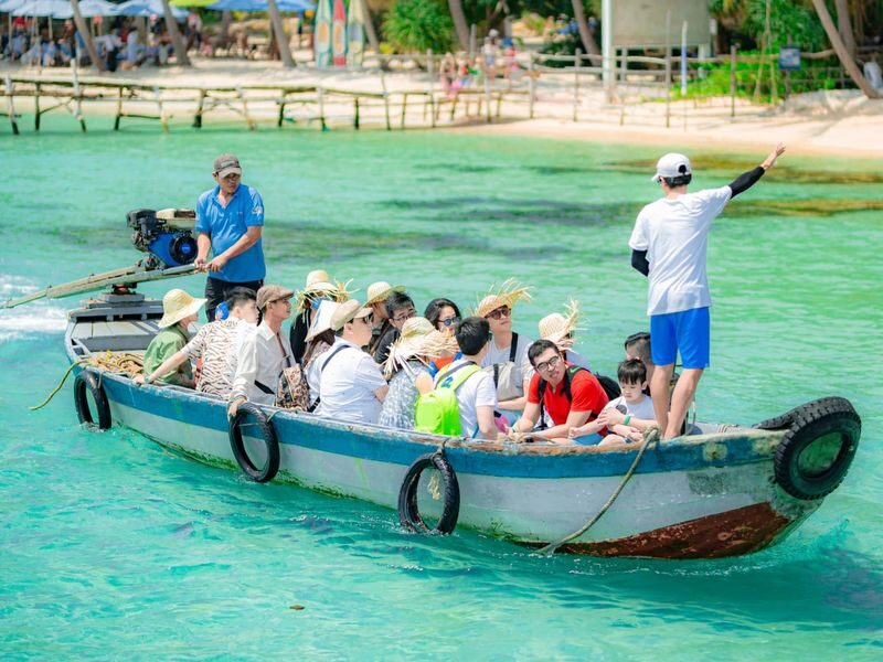 3 Island Hopping Buom, Gam Ghi, and May Rut Island Boat Day Tour - The long road to the pier