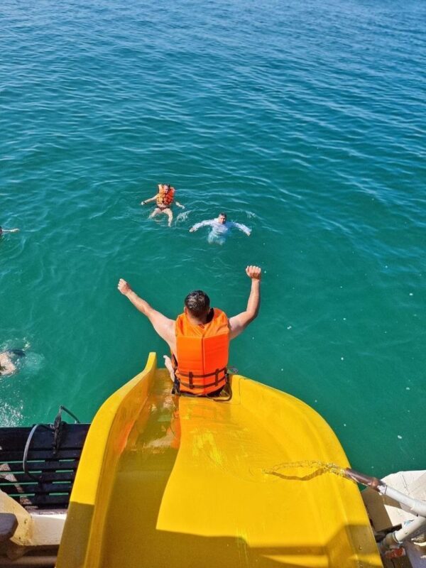 3 Islands Full-Day Join-in Experience with Transfers - Should you book the three-island day tour?