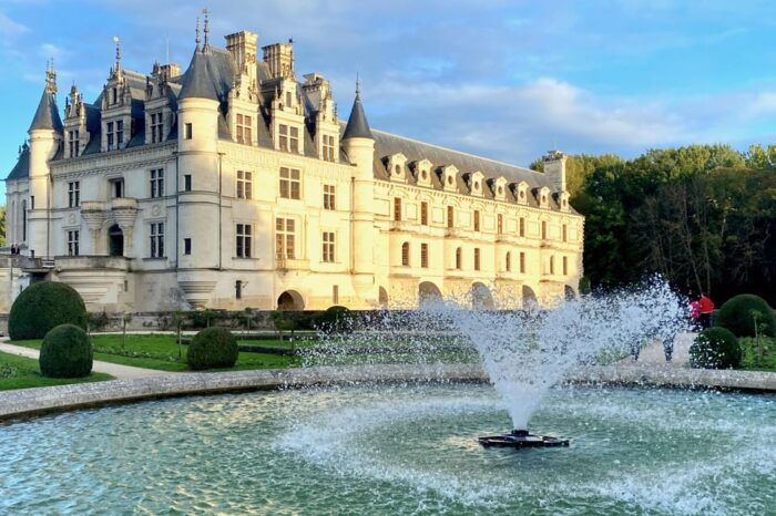 3 Loire Castles Live Guided Small Group by Minivan Winery - Frequently Asked Questions