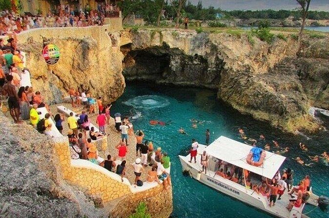 3 to 5 Hour Private Herbal Tour Shopping and Dinner at Ricks Cafe - FAQ