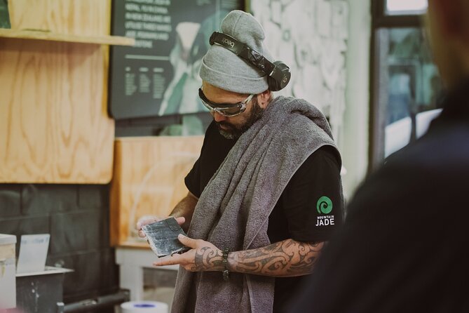 30-Minute Jade (Pounamu) Carving Workshop Tour, Rotorua - Meeting Jewelry Artists and Observing Their Work