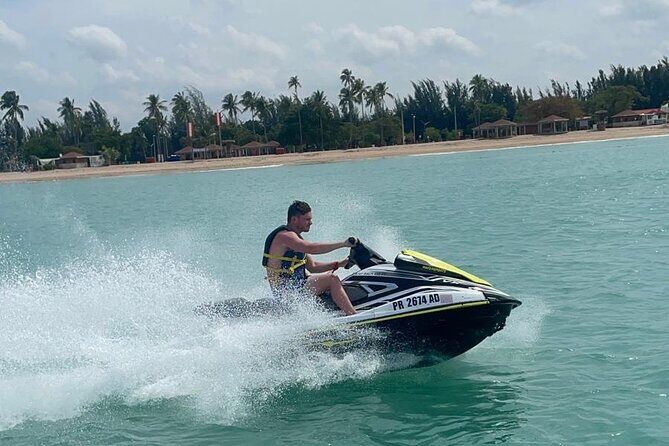 30 Minute Jet Ski Ride along Isla Verde Beach - The Role of the Guides