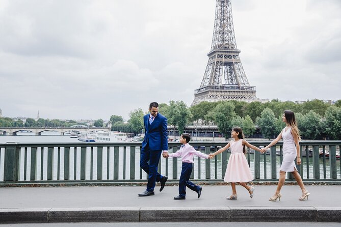 30-Minute Private Vacation Photography Session With Local Photographer in Paris - How to Book a Private Vacation Photography Session in Paris