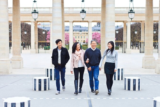 30-Minute Private Vacation Photography Session With Local Photographer in Paris - Tips for Posing and Getting the Best Shots in Paris