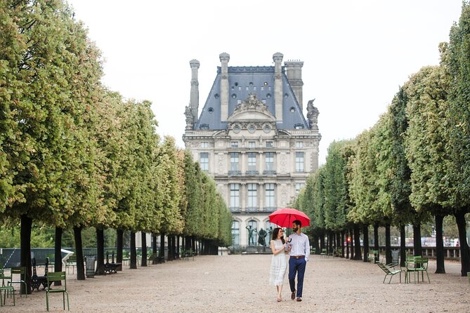 30-Minute Private Vacation Photography Session With Local Photographer in Paris - Benefits of Hiring a Local Photographer for Your Paris Vacation