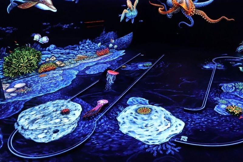 3D Blacklight Minigolf Ticket in Dubai - The artwork, the glasses, and what to wear