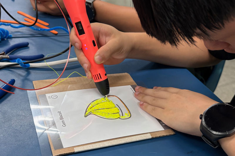 3D Pen Art Jamming Workshop in Singapore - From a tracing line to a 3D object