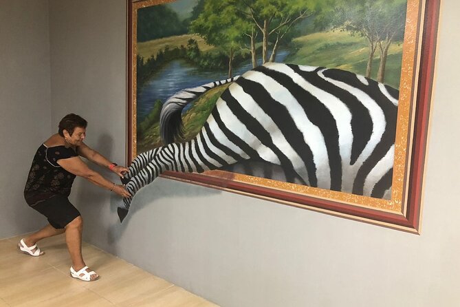 3D World Selfie Museum in Dubai - Accessibility and Restrictions
