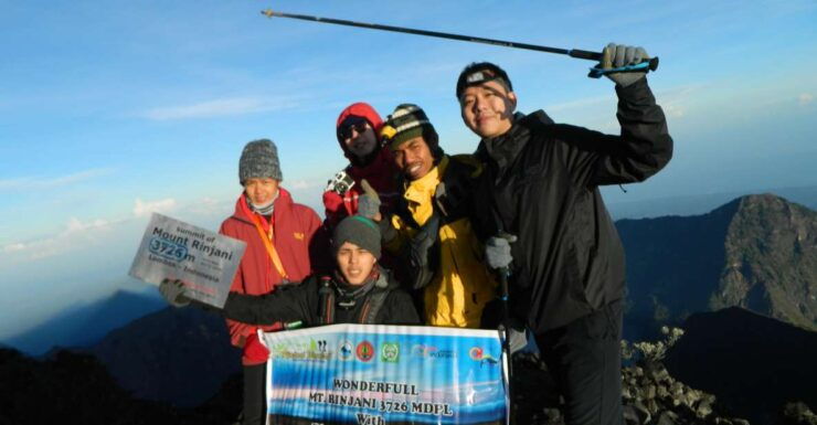 3D2N Trekking Mt Rinjani to Summit, Lake, Hot Spring - Trekking Mt Rinjani: Arrival and Start