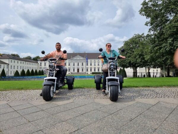 3H 2 People on Harley Trike Tour - Glide Past Iconic Landmarks and Scenic Spots