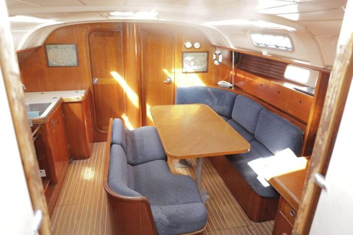 3h Whale Watching Private Tour Beneteau Oceanis 440 - Getting to Puerto Colón