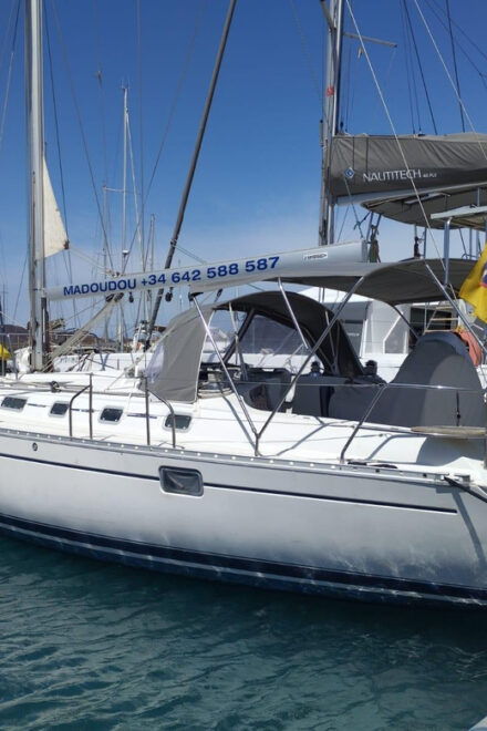 3h Whale Watching Private Tour Beneteau Oceanis 440 - Included Amenities