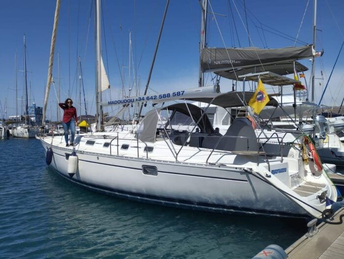 3h Whale Watching Share Tour Beneteau Oceanis 440 - Onboard Amenities