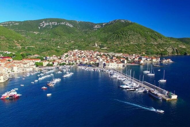 4 Caves & KomižA Private Speedboat Tour From Split - What to Bring
