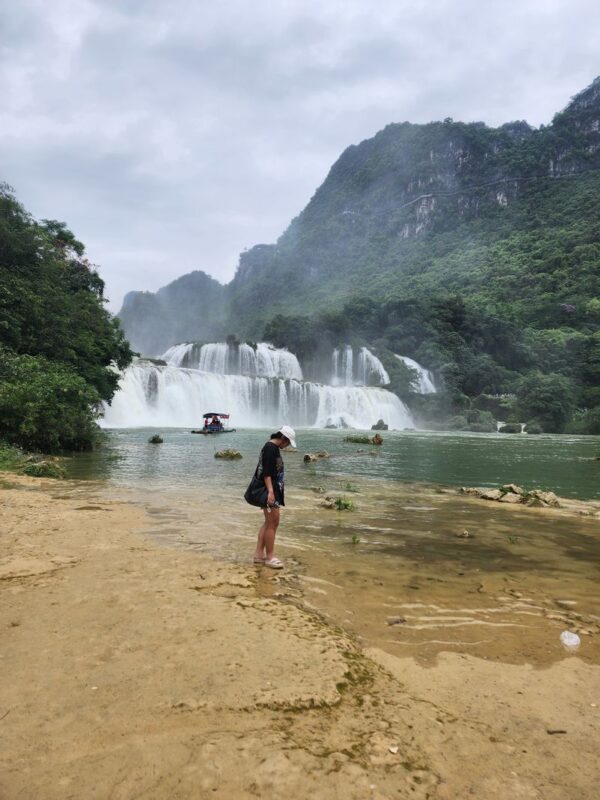 4-Day Cao Bang Waterfalls & Caves Small Group Tour, 3 Riding Days - Day four: Vinh Quy’s ridges and Angel Eye Mountain