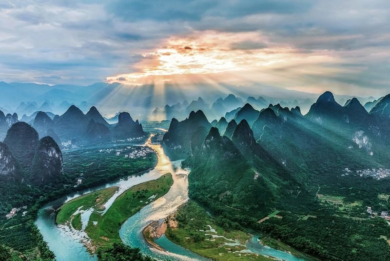 4-Day Guilin Landscape Secret Realm Tour (2-8 people small group) - What four days in Guilin really cover