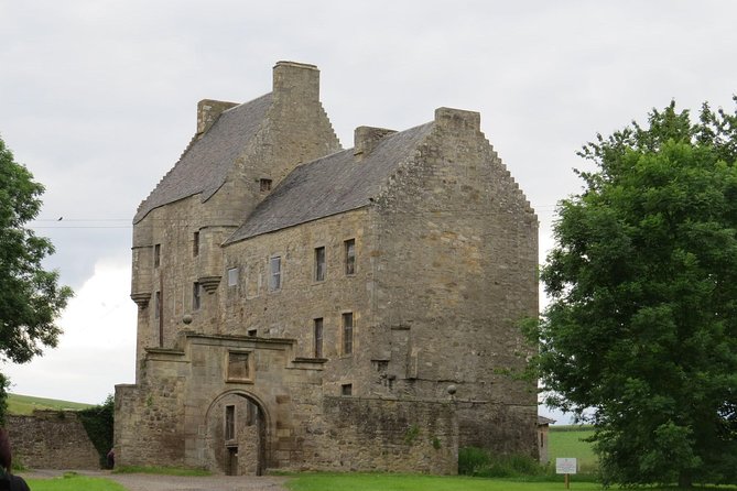 4-Day Outlander Trail Tour From Edinburgh Including Admissions - Meeting and Pickup Information