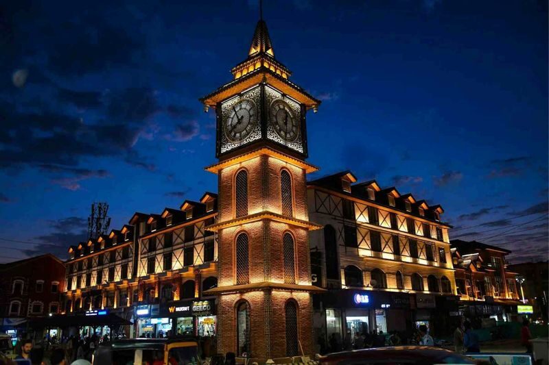 4-Day Private Guided Kashmir Tour: Srinagar, Gulmarg & Pahalgam - Srinagar makes a practical home base