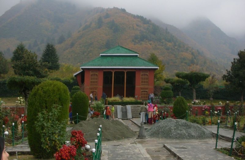 4-Day Private Guided Kashmir Tour: Srinagar, Gulmarg & Pahalgam - Day three: orchards and the Lidder River toward Pahalgam