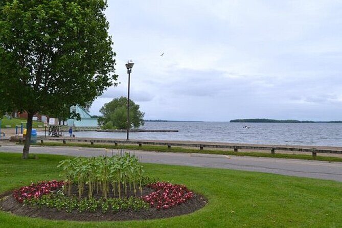 4 Day Small Group Tour Toronto Niagara Falls and Ontario Lakes - What’s Included and What’s Not