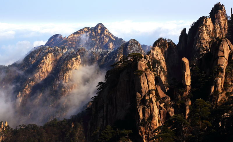 4-Day Tour to Huangshan Scenic Area and Hongcun Village in Anhui - Two nights in Tunxi, one night above the clouds