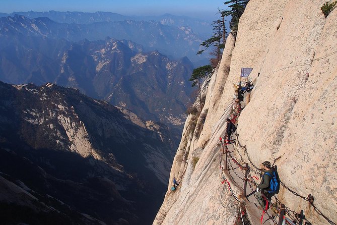 4-Day Xian Tour to Terracotta Army and Mt. Huashan - Transportation and Activities