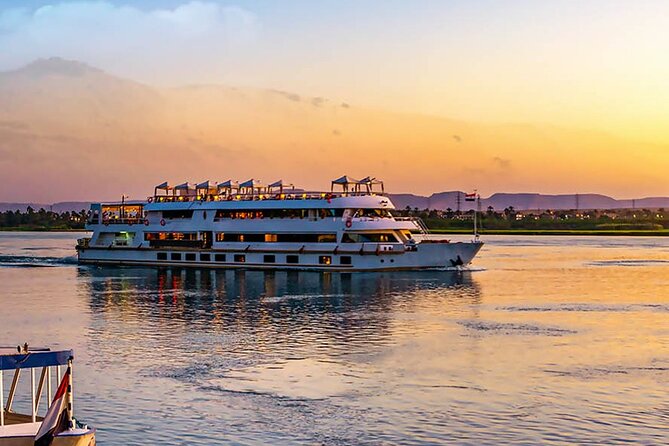 4 Days Nile Cruise From Aswan to Luxor With Daily Guided Trip - Onboard Accommodations