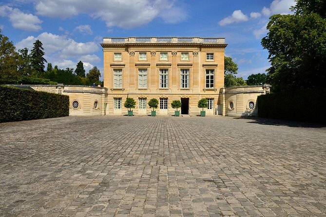 4-Hour Private Tour. Marie Antoinettes Trianon & Hamlet - Tour Highlights and Itinerary