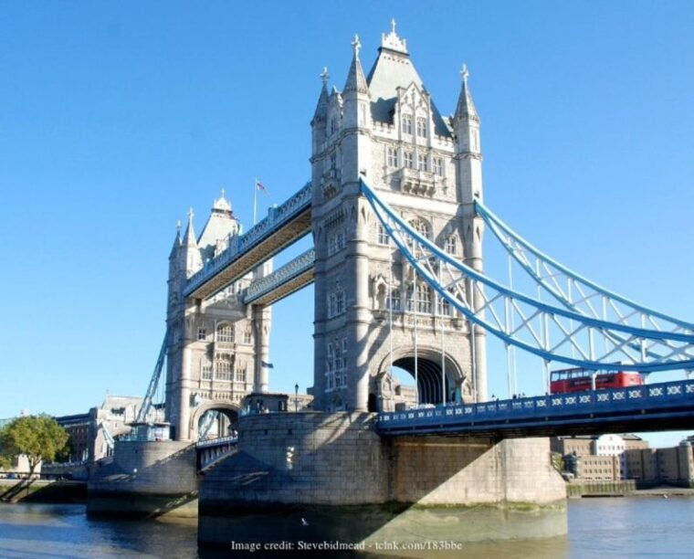 4-Hour Private Tour of London in a Panoramic Black Cab - Transportation and Comfort