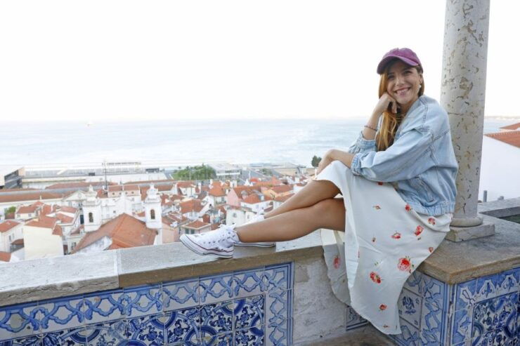 4-Hour Pro Photo Session & Tuk-Tuk Tour in Lisbon - Multilingual Guides and Private Setting