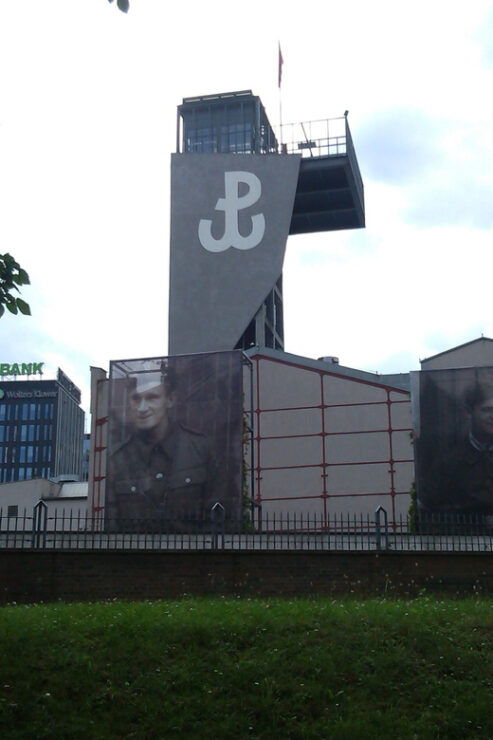 4-hour: Warsaw Uprising Museum & Wilanow Palace/inc.Pick-up/ - Key Points