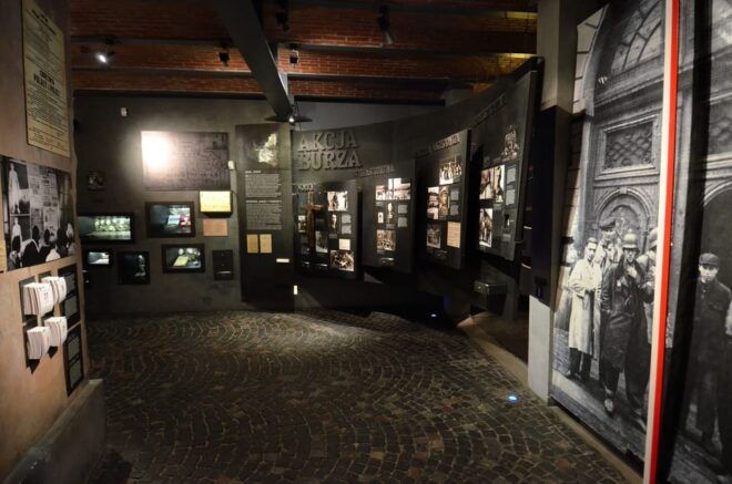 4-hour: Warsaw Uprising Museum & Wilanow Palace/inc.Pick-up/ - Experience Details