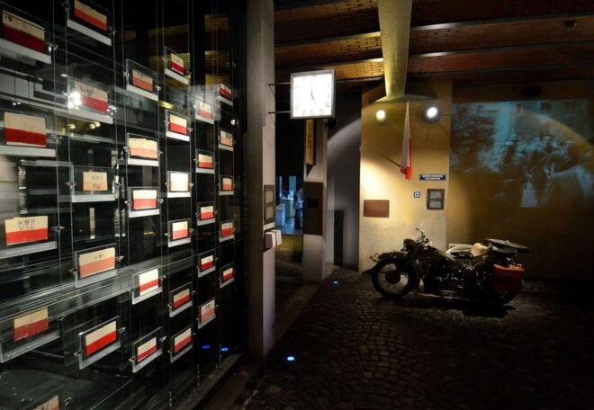 4-hour: Warsaw Uprising Museum & Wilanow Palace/inc.Pick-up/ - Important Information