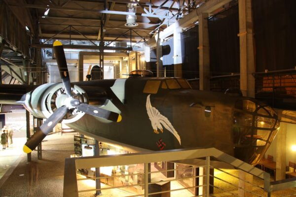 4-hour: Warsaw Uprising Museum & Wilanow Palace/inc.Pick-up/ - Duration and Price