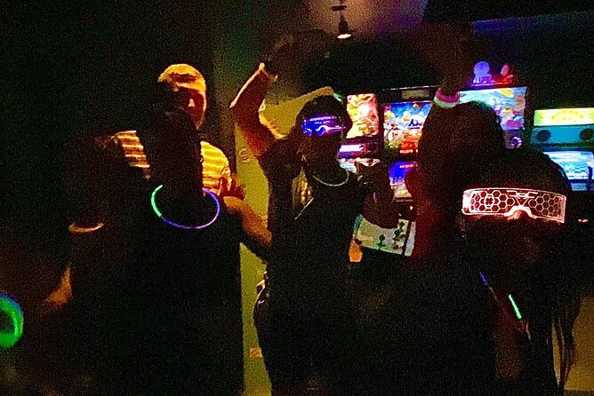 4 Hours Friending and Bar Hopping as Local New Yorkers - Inclusions and Meeting Point