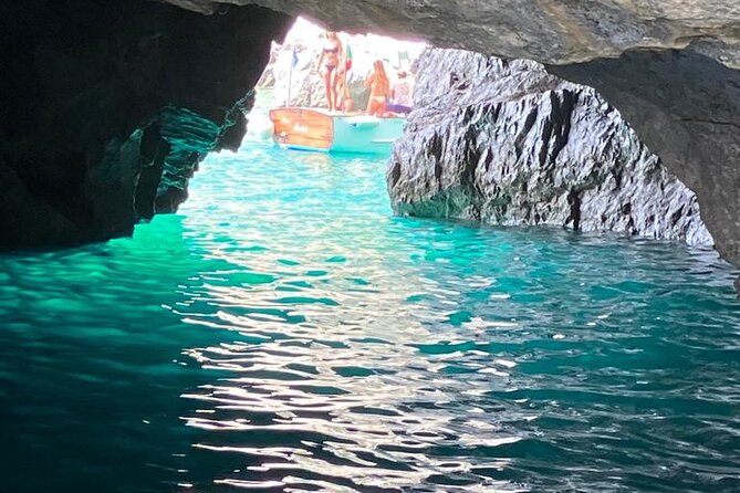 4 Hours Private Boat Tour to Capri: Swim and Sunbathe - Itinerary Details